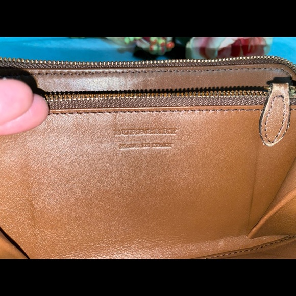 ✨BURBERRY zip wallet✨ - Picture 14 of 14